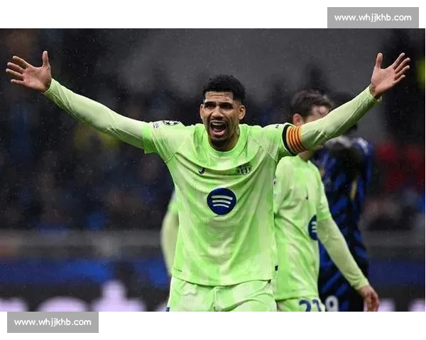 世体炮轰国家德比漏判：卡瓦哈尔冲人不冲球，阿劳霍点球被抹除